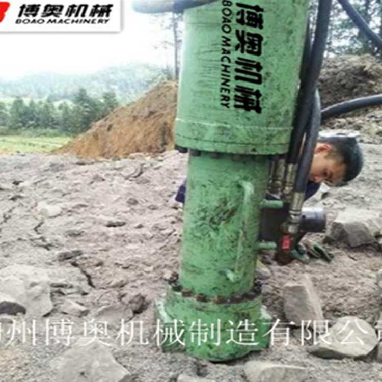 富凱爾易有限公司大型機載(zǎi)岩石(shí)劈裂機