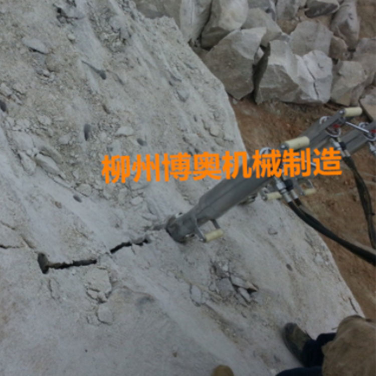 礦山(shān)破石劈裂機設備