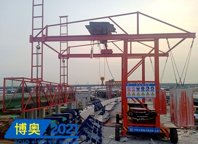 新型橋梁防撞牆(qiáng)模闆施工台車(chē)