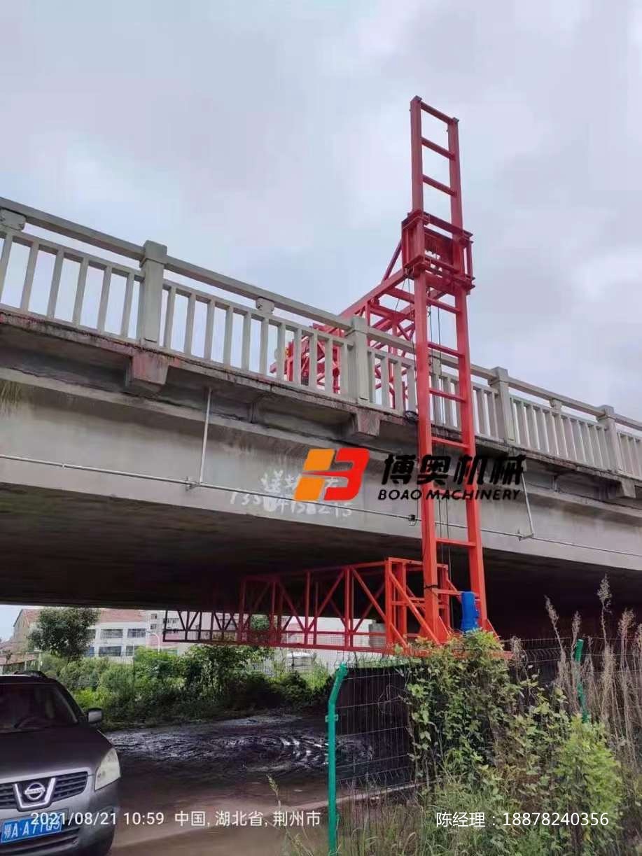 高速路(lù)橋梁雨水管(guǎn)安裝車